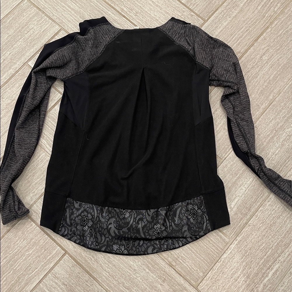 lululemon athletica Black and Gray Long Sleeve Top - Picture 3 of 4